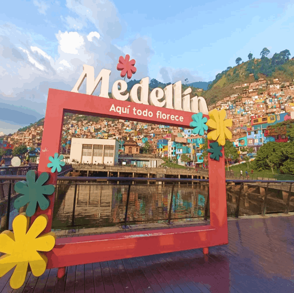 tour barrio constelaciones medellin